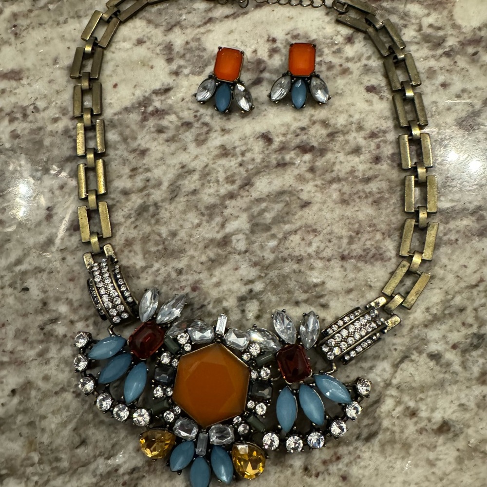 Stunning statement gem stone necklace and earrings set